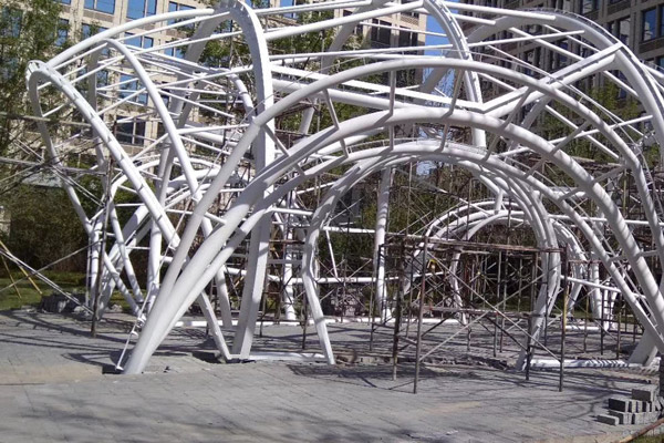 成都異形結(jié)構(gòu)搭建要求：創(chuàng)新與安全并重